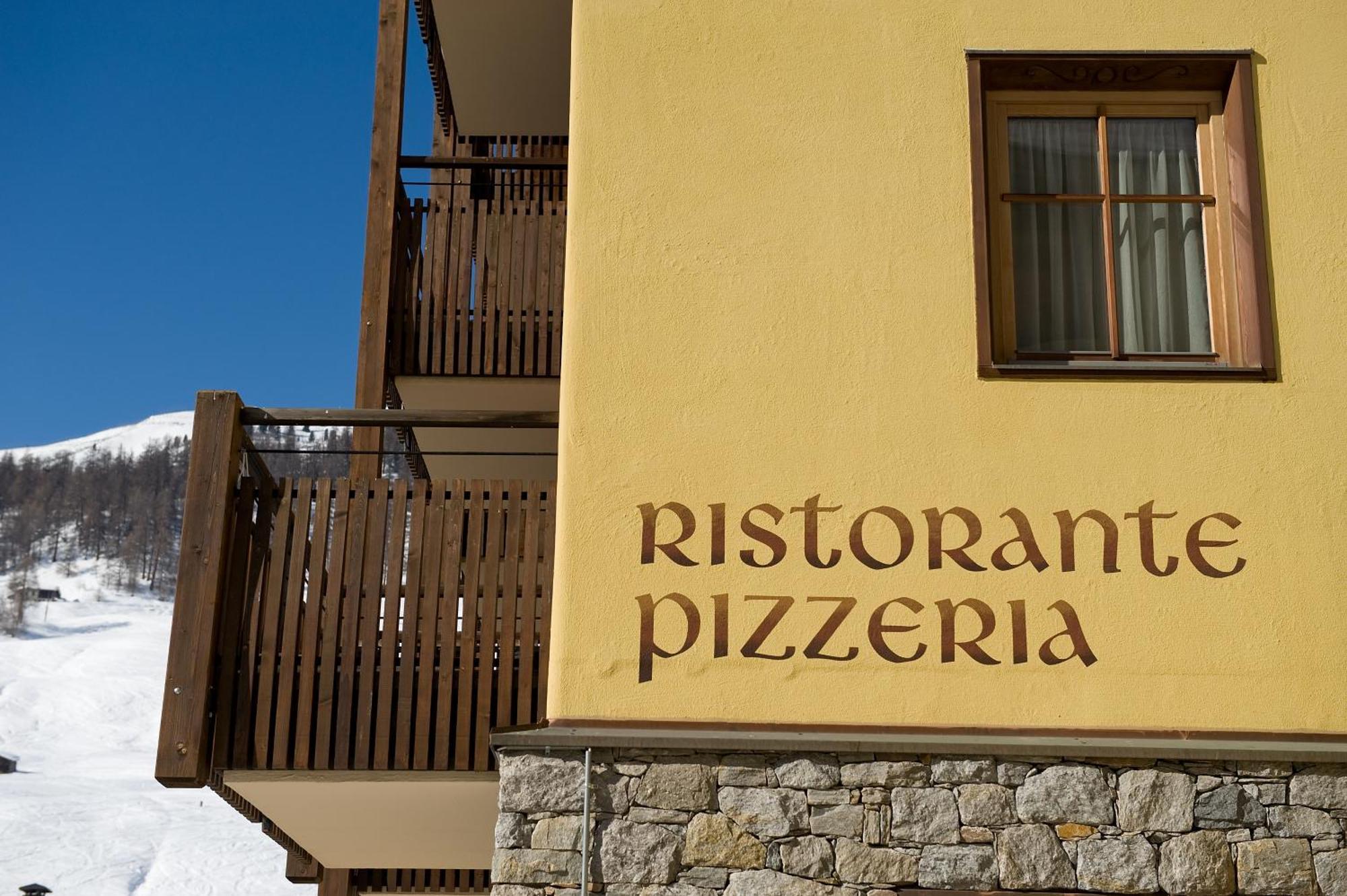 Hotel Touring Livigno Exterior photo