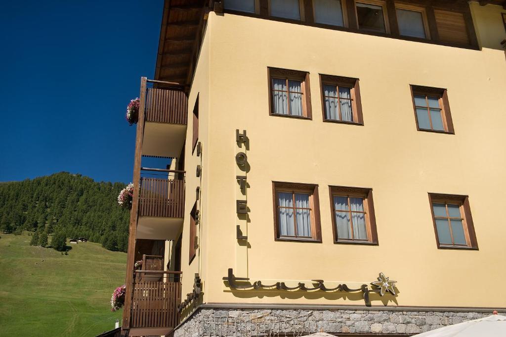 Hotel Touring Livigno Exterior photo